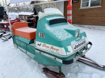 Ski Horse Snow Machine