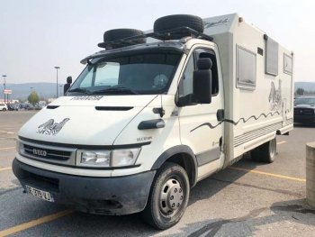 Poly Composit Loge Mobile Expedition Vehicle