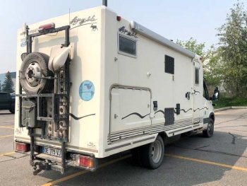 Poly Composit Loge Mobile Expedition Vehicle