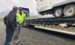 Alcan Trailer Tow Near Destruction Bay, YT