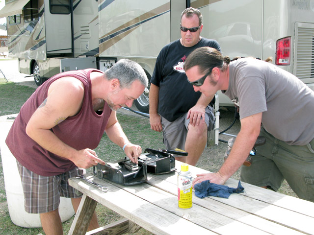 Jim troubleshooting Superglide 5th wheel hitch with NuRVers